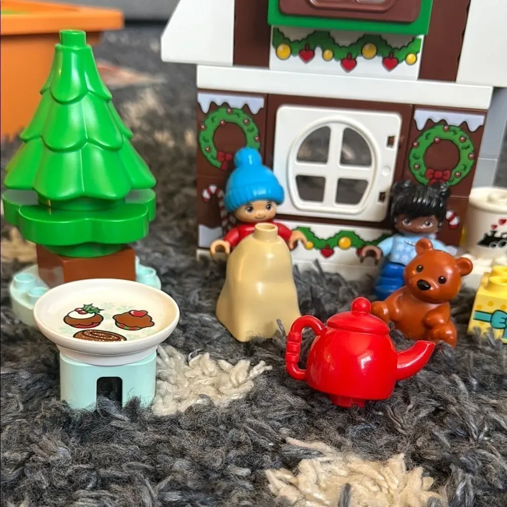 Lego Duplo Santa’s Gingerbread House